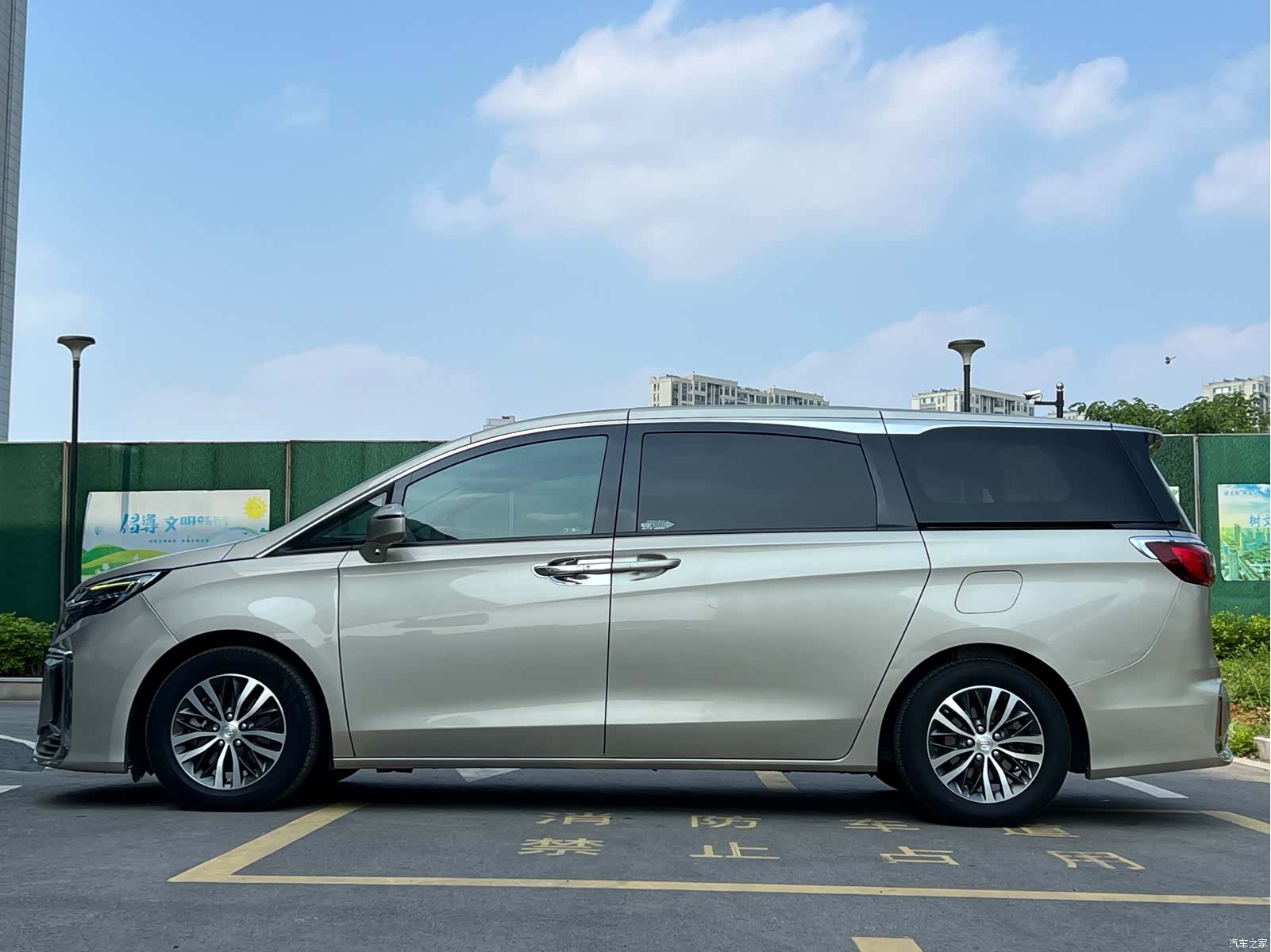 Buick GL8, 2021 3