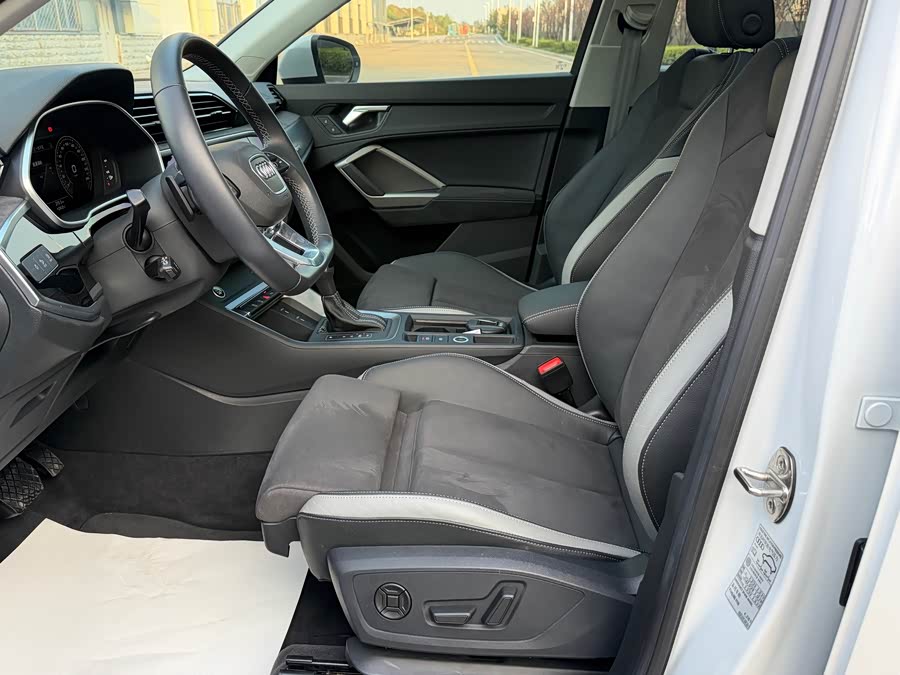Audi Q3 2022, фото 2