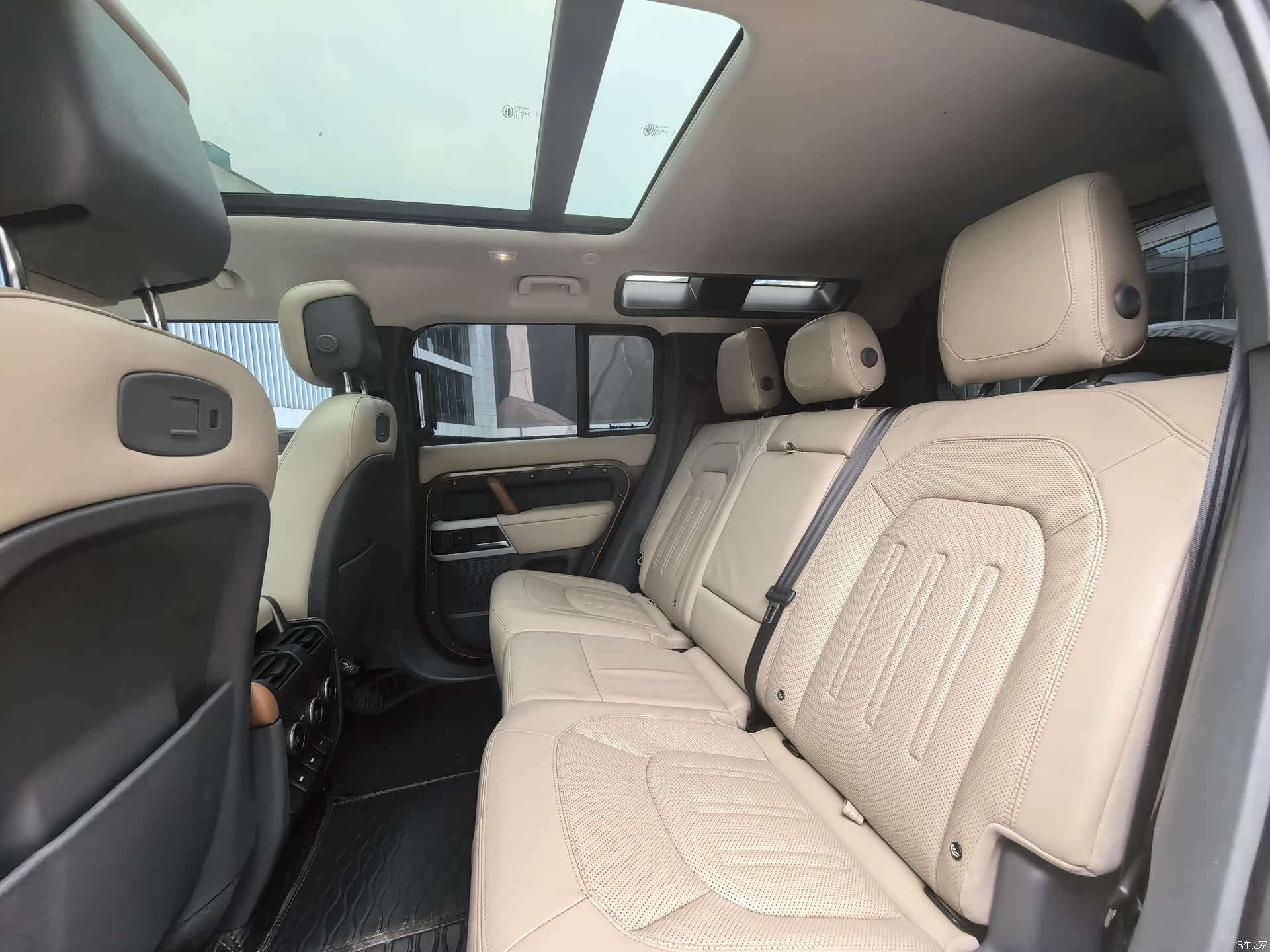 Land Rover Defender, 2020 13