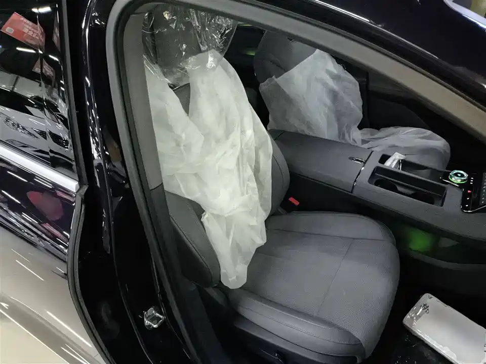 VOYAH Lantu chasing light