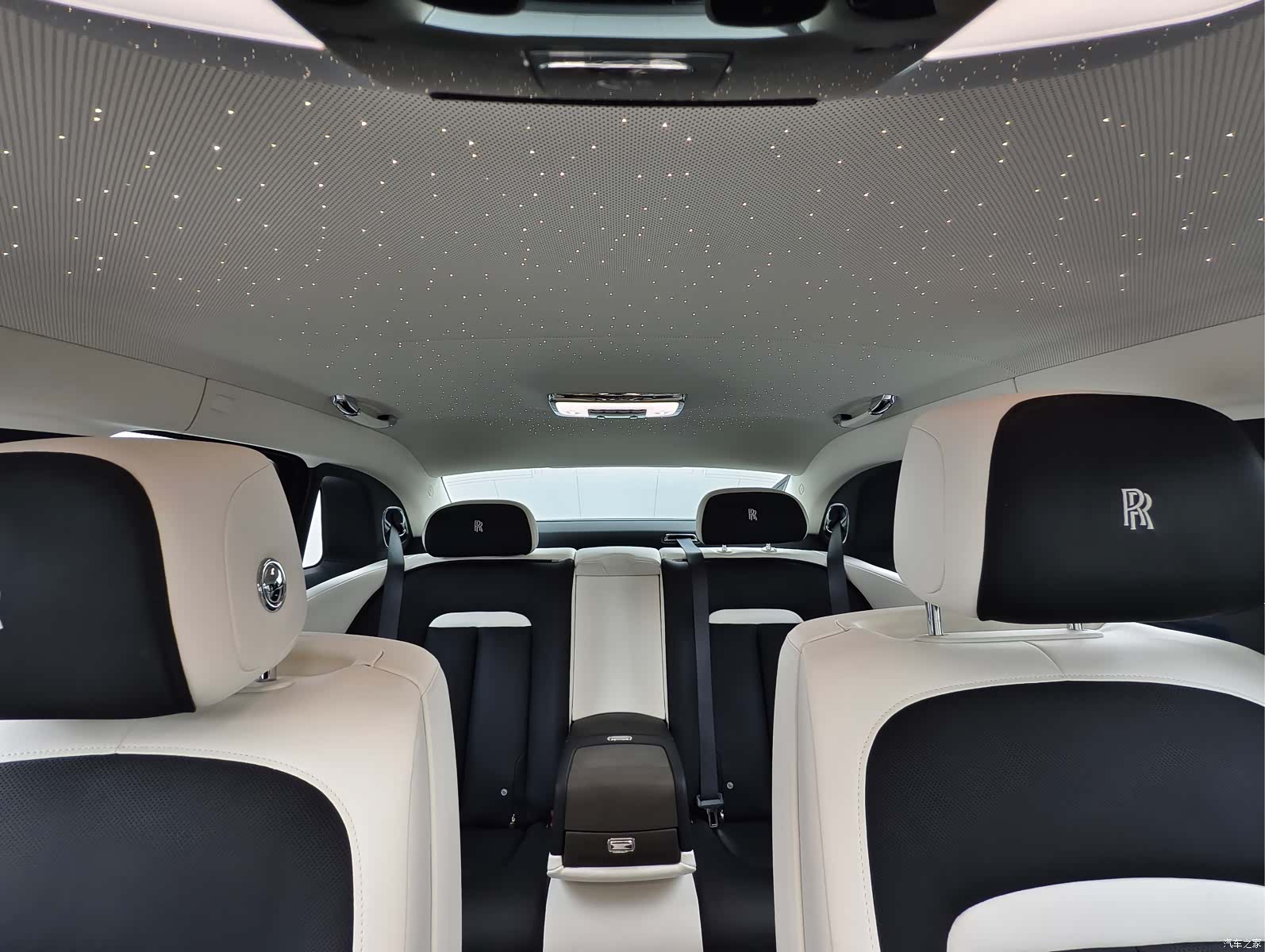 Rolls-Royce Ghost, 2024 14