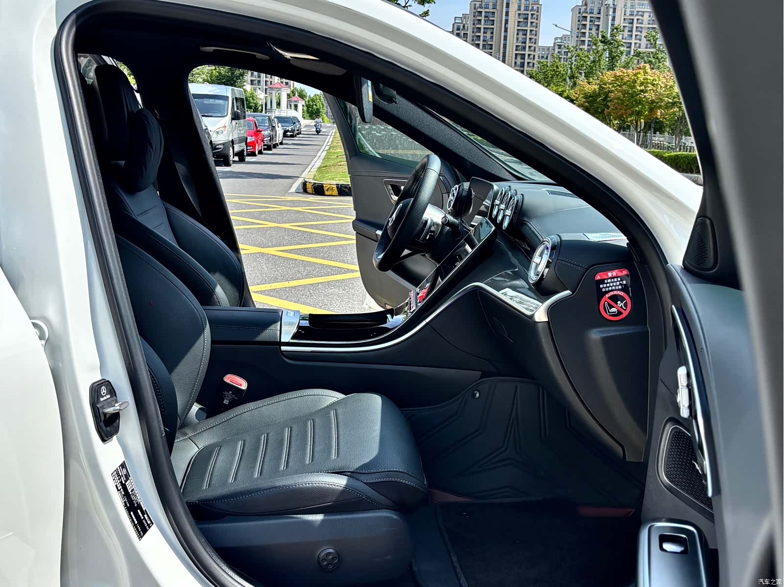 Mercedes-Benz C-Class, 2025 10