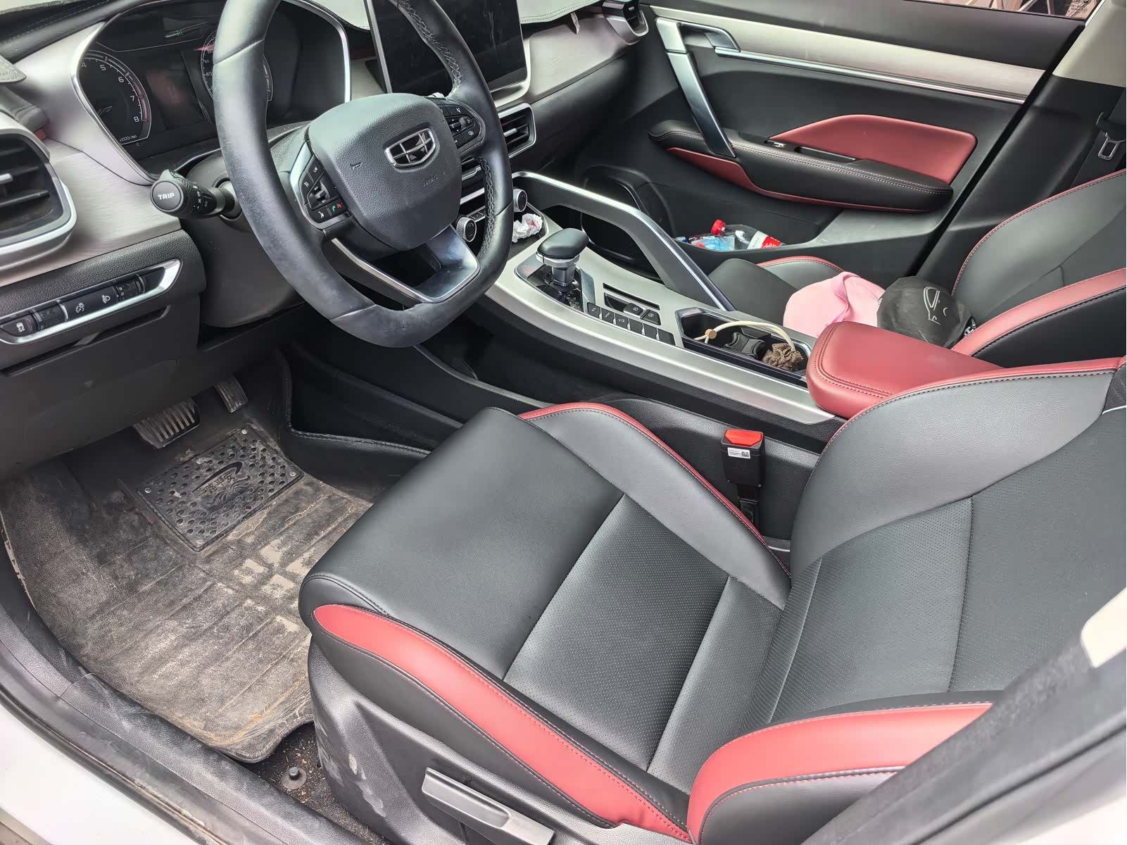 Geely Coolray, 2023 11