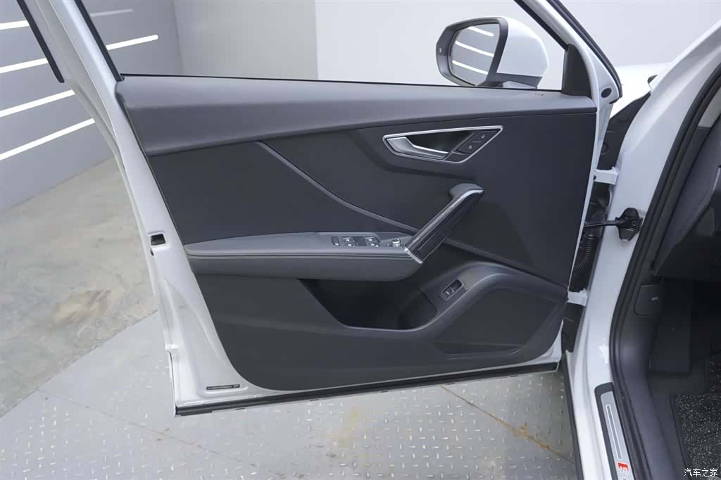 Audi Q2L, 2024 20