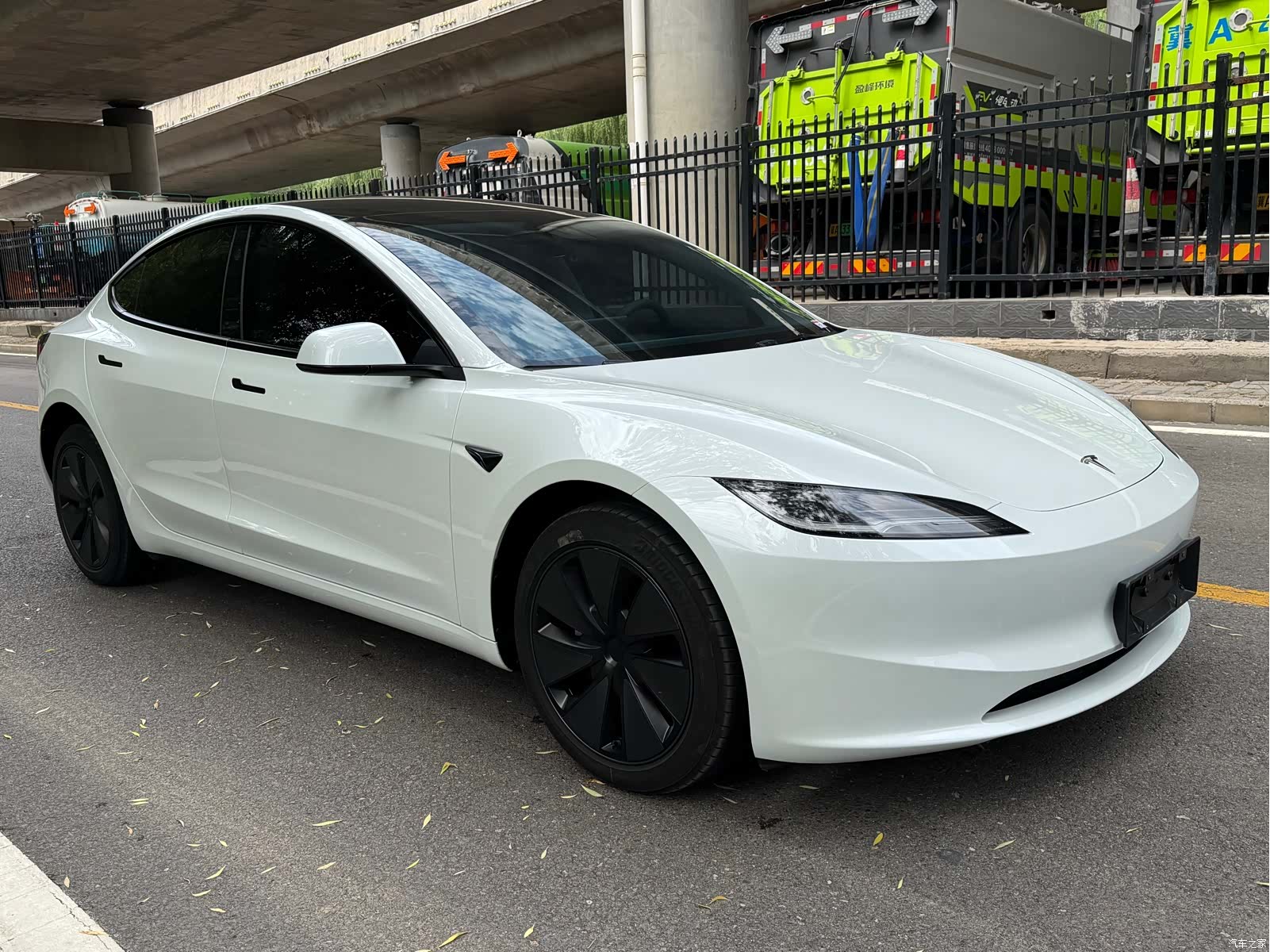 Tesla Model 3, 2025 3