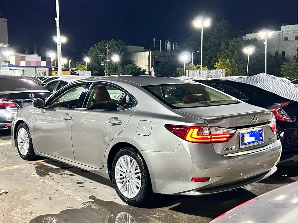 Lexus ES