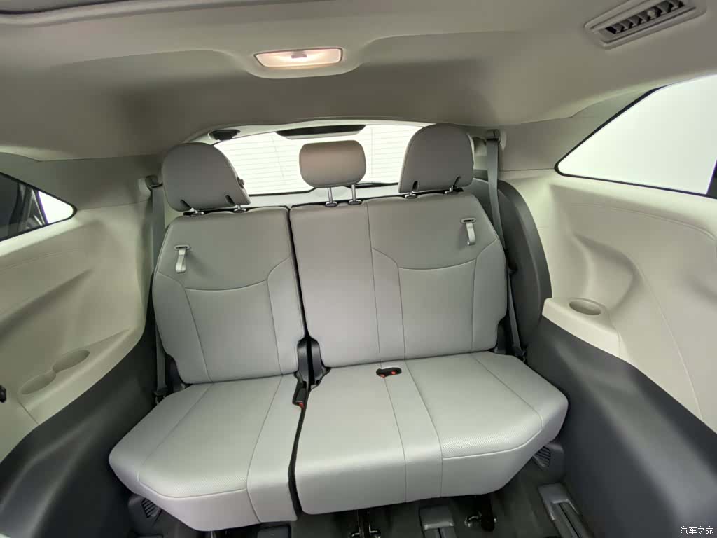 Toyota Granvia, 2024 11