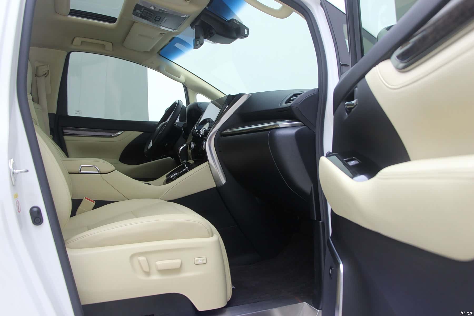 Toyota Alphard, 2020 12
