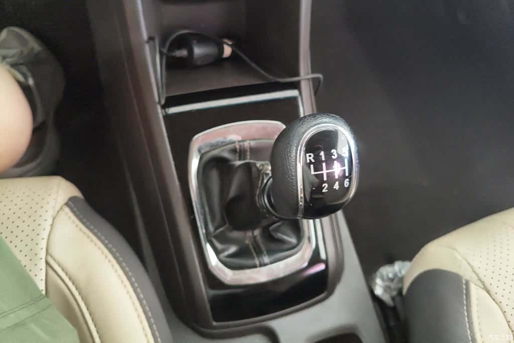 Wuling 310W, 2018 16