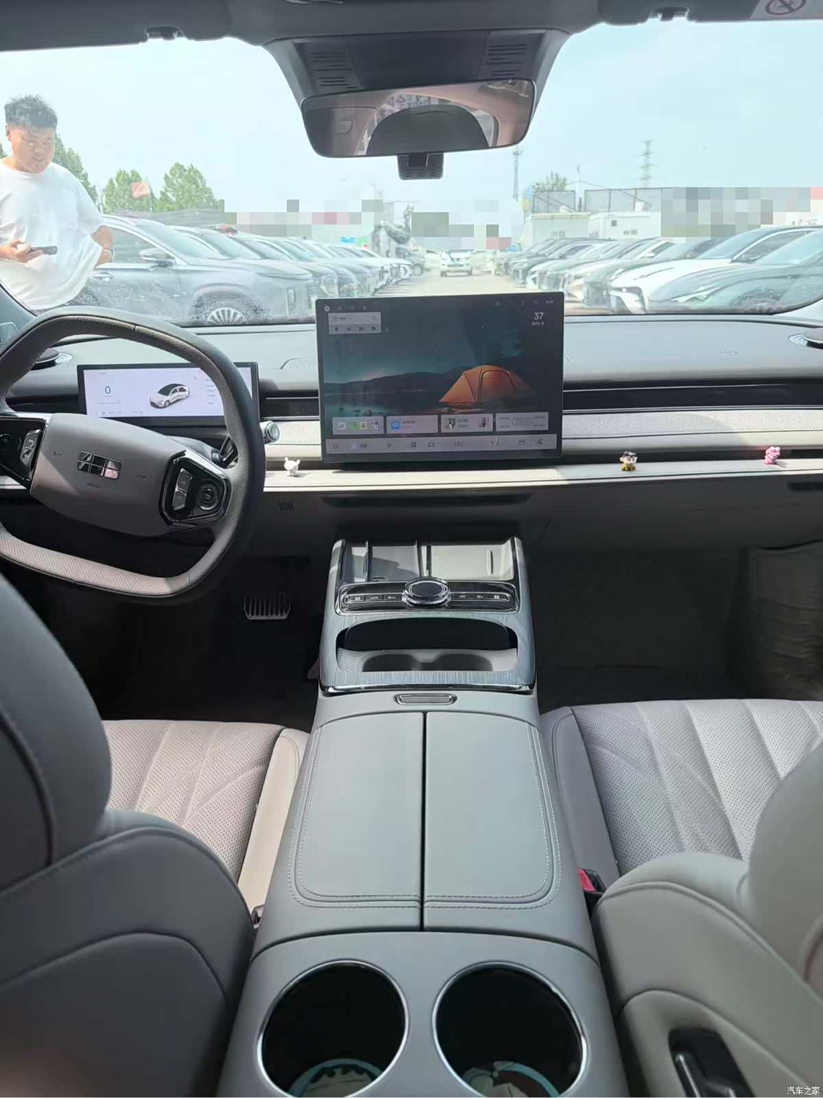 Geely 8, 2025 4