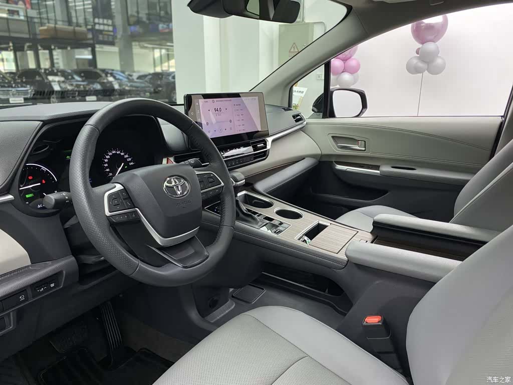 Toyota Granvia, 2024 все фото