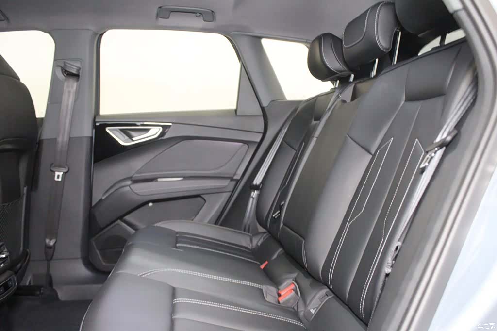Audi Q4 e-tron, 2025 8