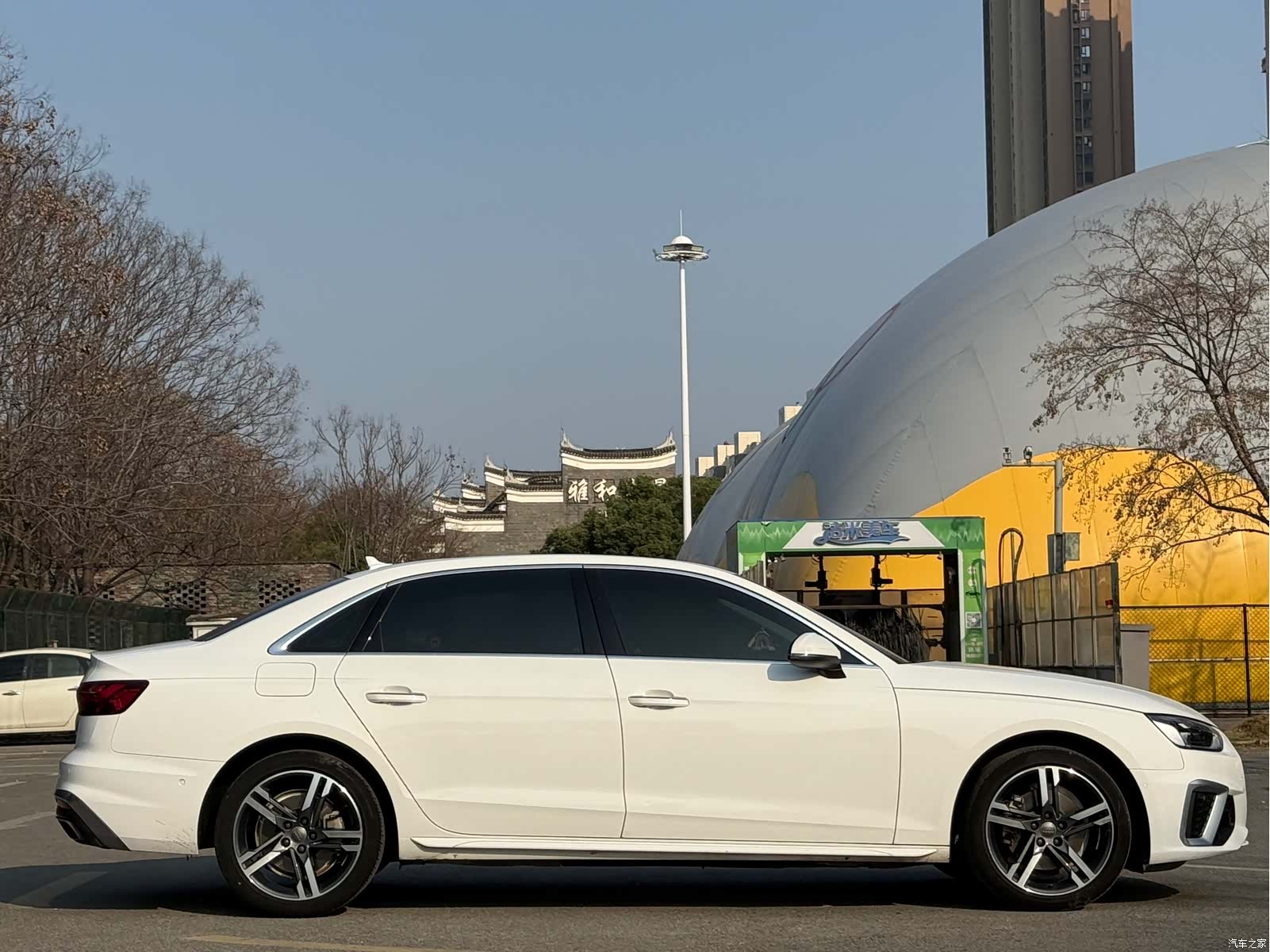 Audi A4L, 2021 все фото