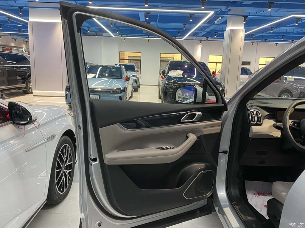 Geely Boyue, 2025 14