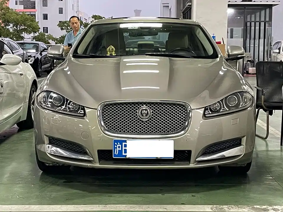 Jaguar XF
