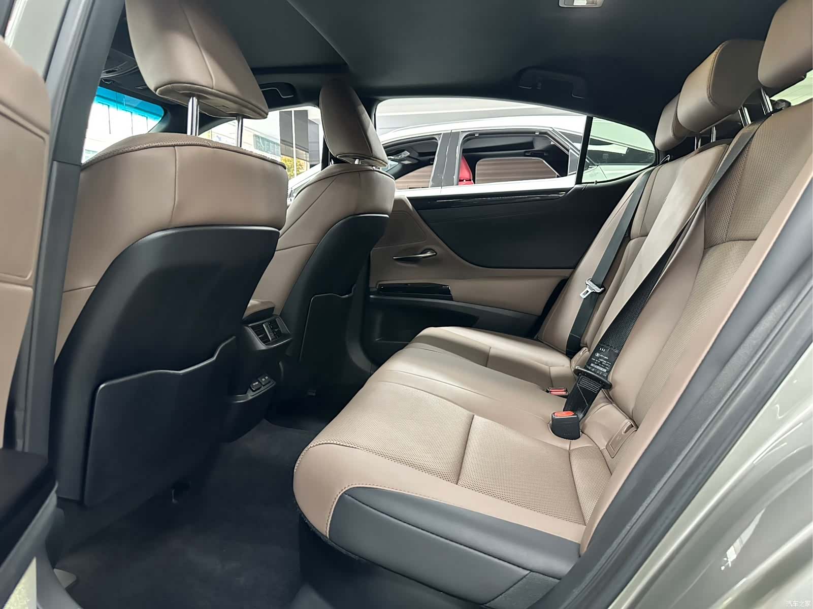 Lexus ES, 2022 11
