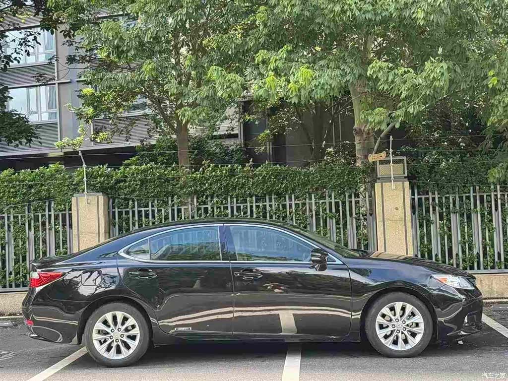 Lexus ES, 2013 4
