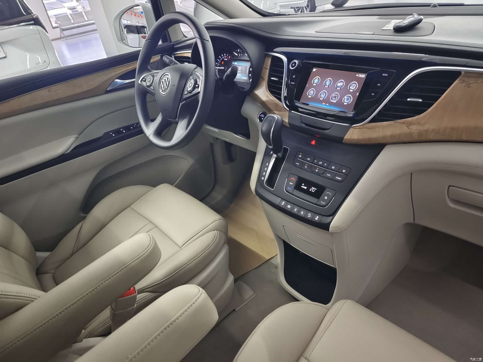 Buick GL8, 2018 15