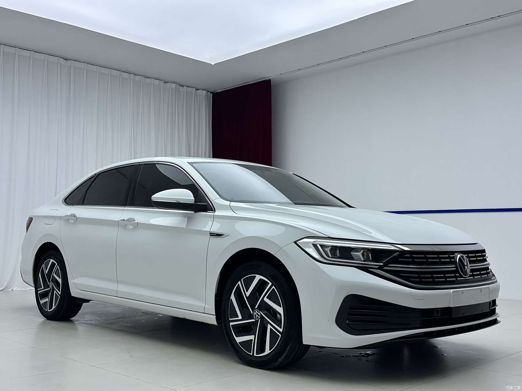 Volkswagen Sagitar, 2023 3