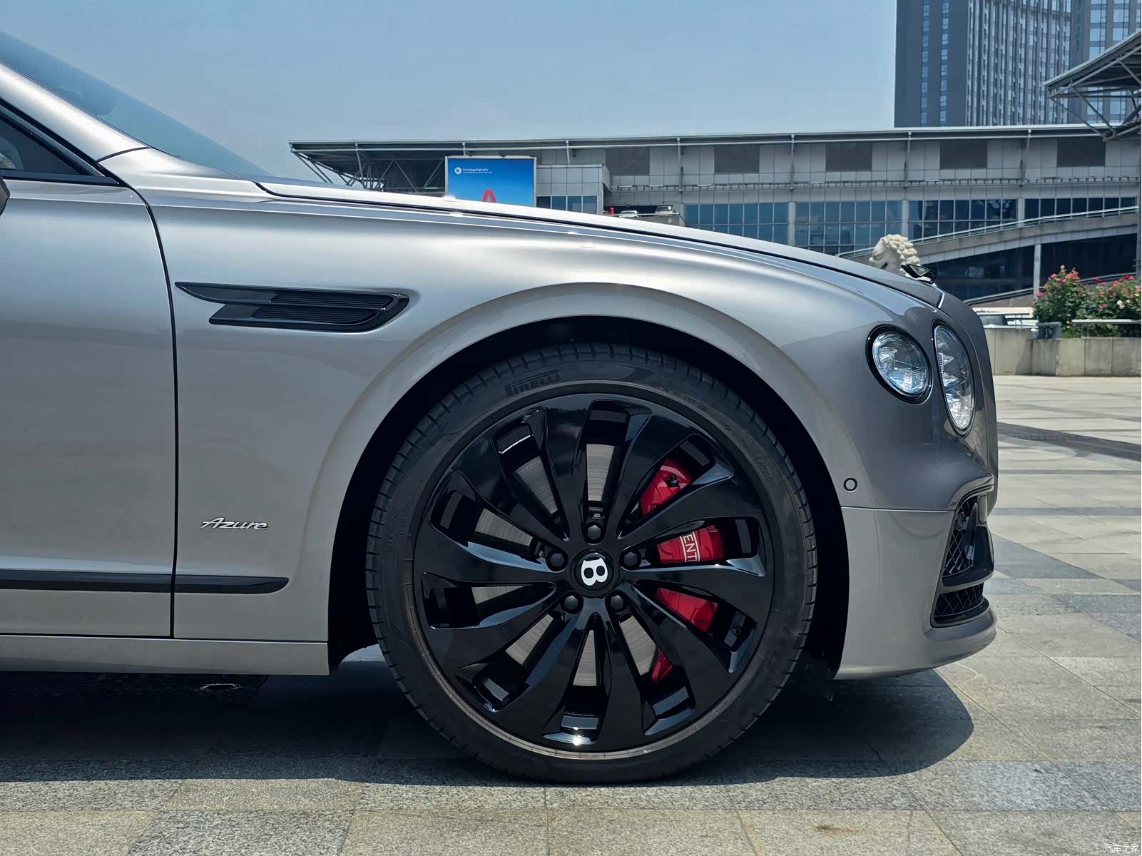 Bentley Flying Spur, 2024 6