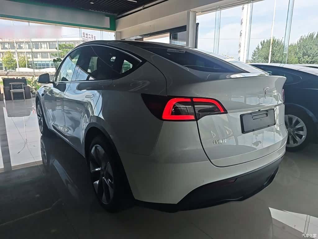 Tesla Model Y, 2021 все фото
