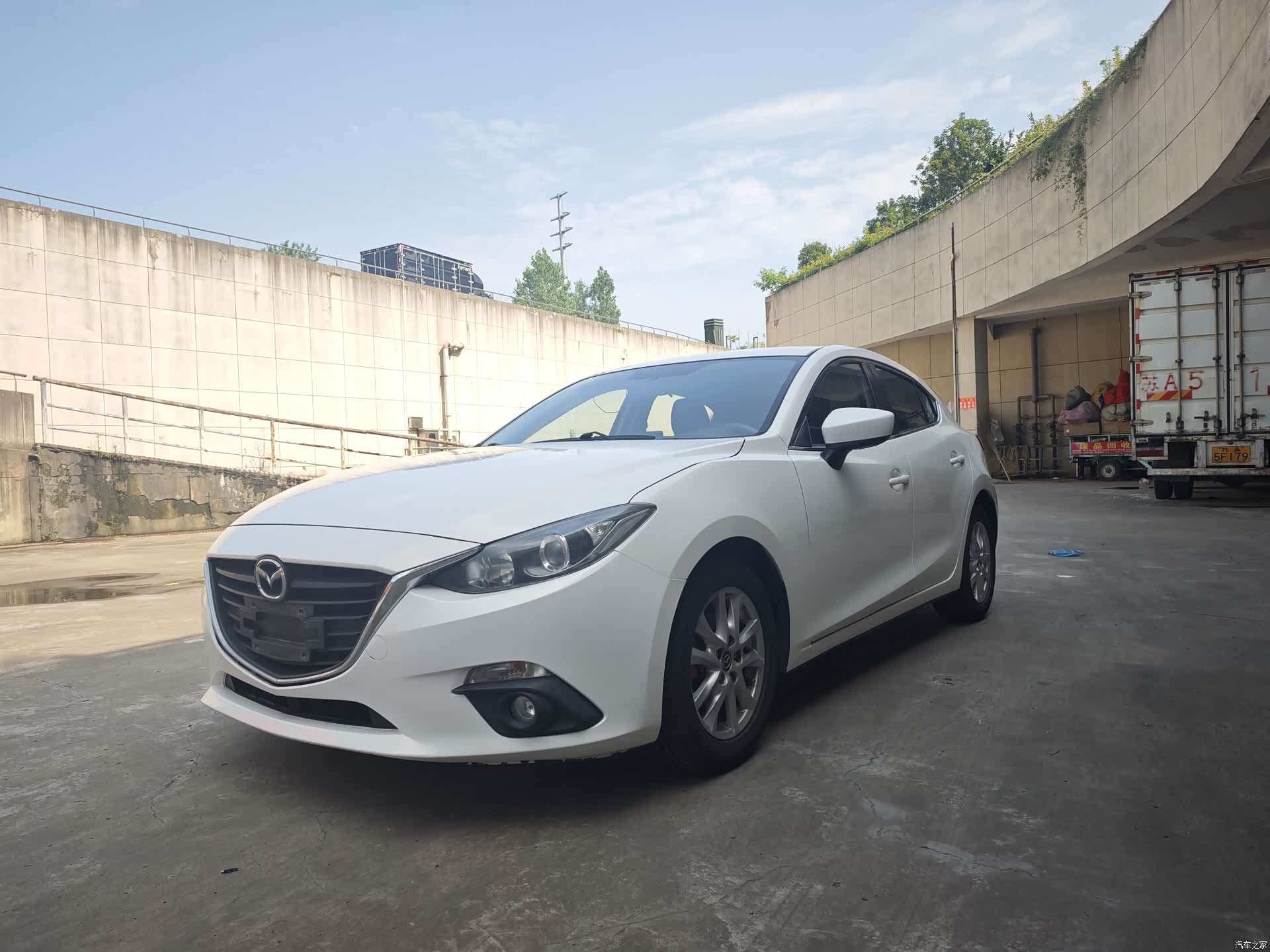 Mazda Mazda3, 2015 1
