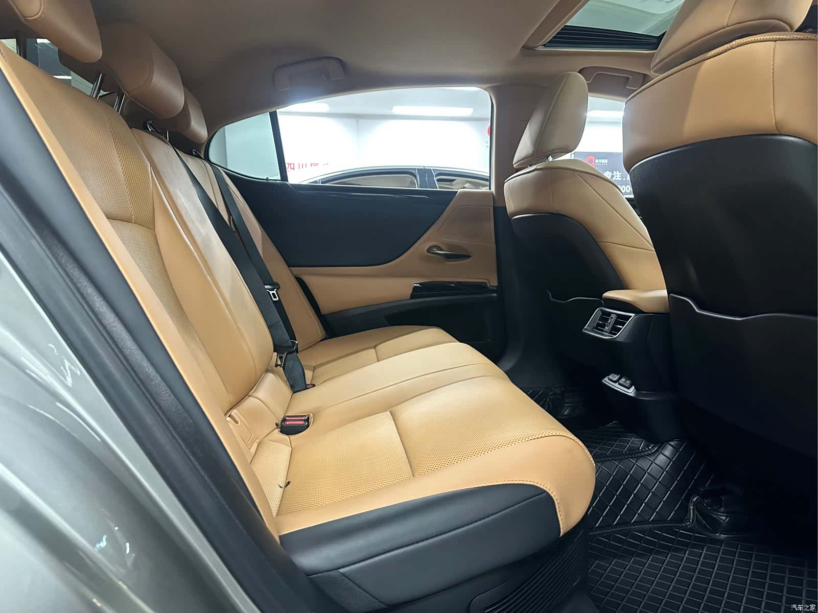 Lexus ES, 2022 14