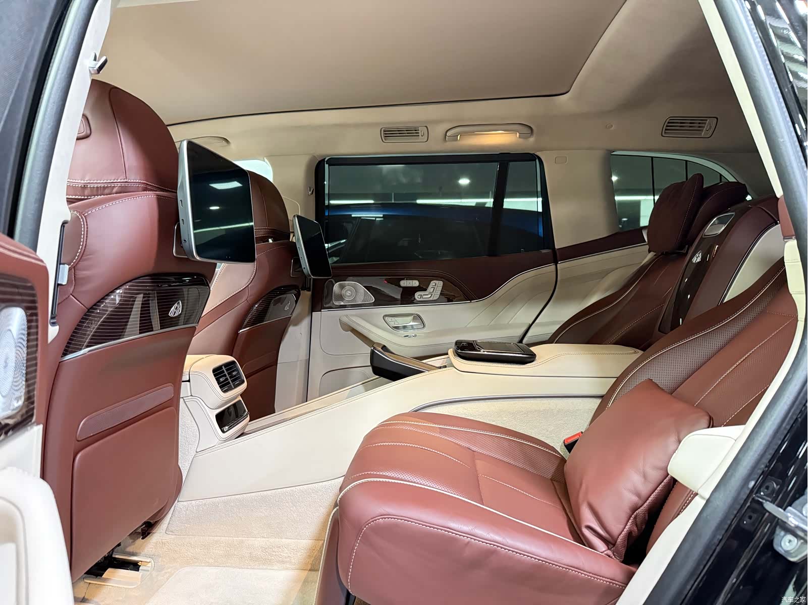 Maybach GLS, 2021 12
