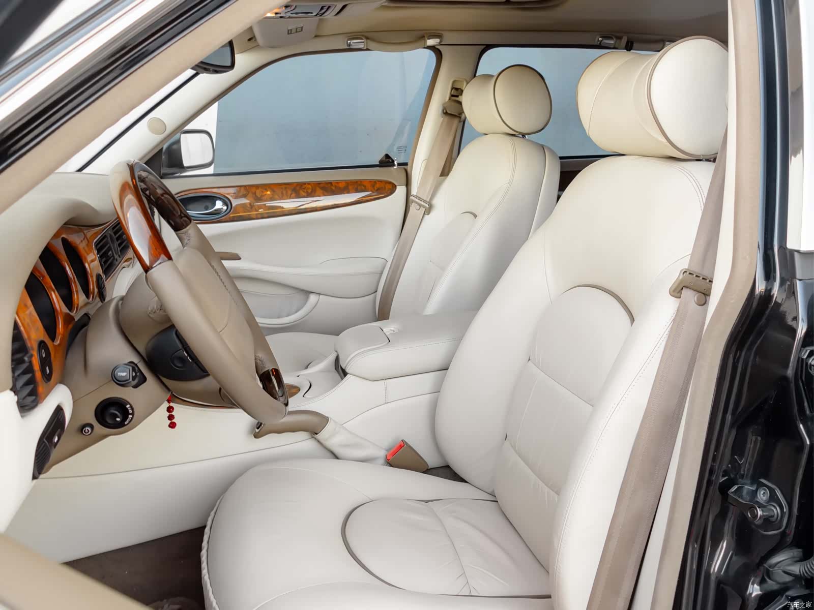 Jaguar XJ, 2002 10