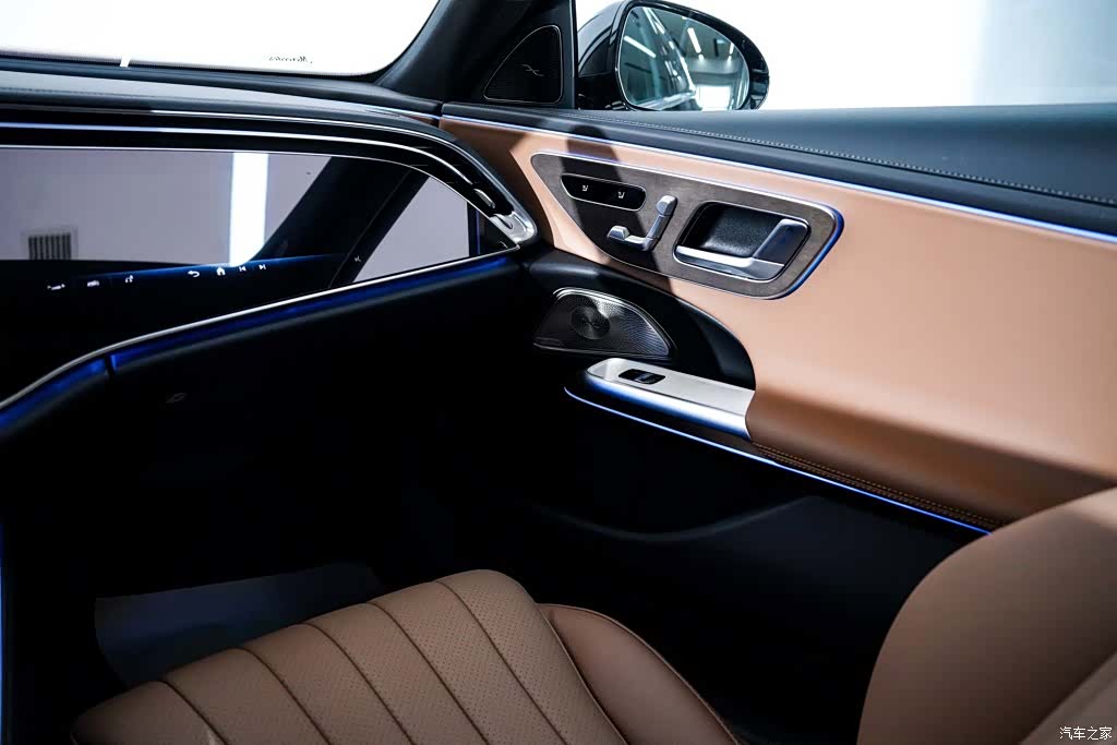 Mercedes-Benz E-Class, 2025 23
