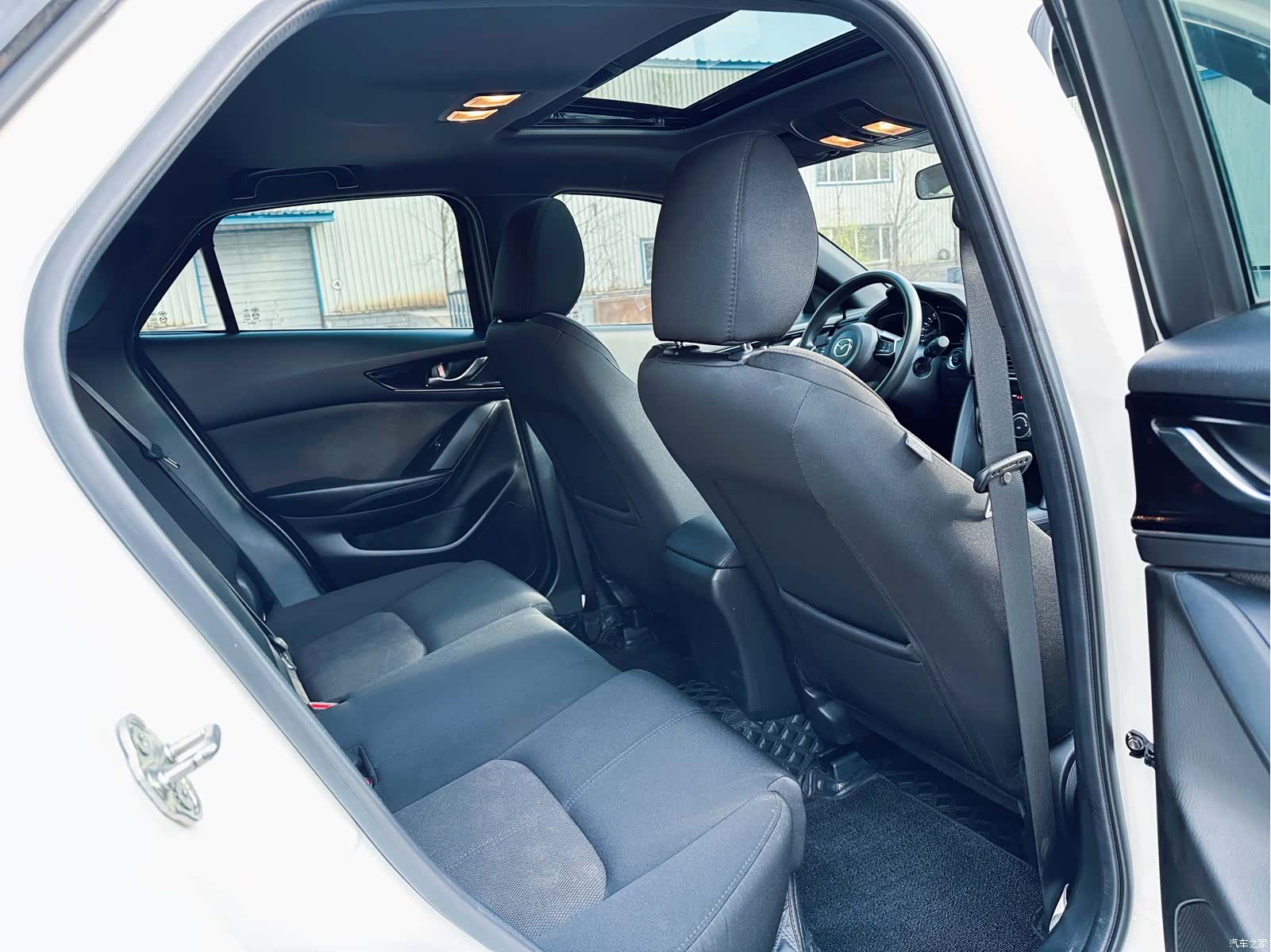 Mazda CX-4, 2023 9