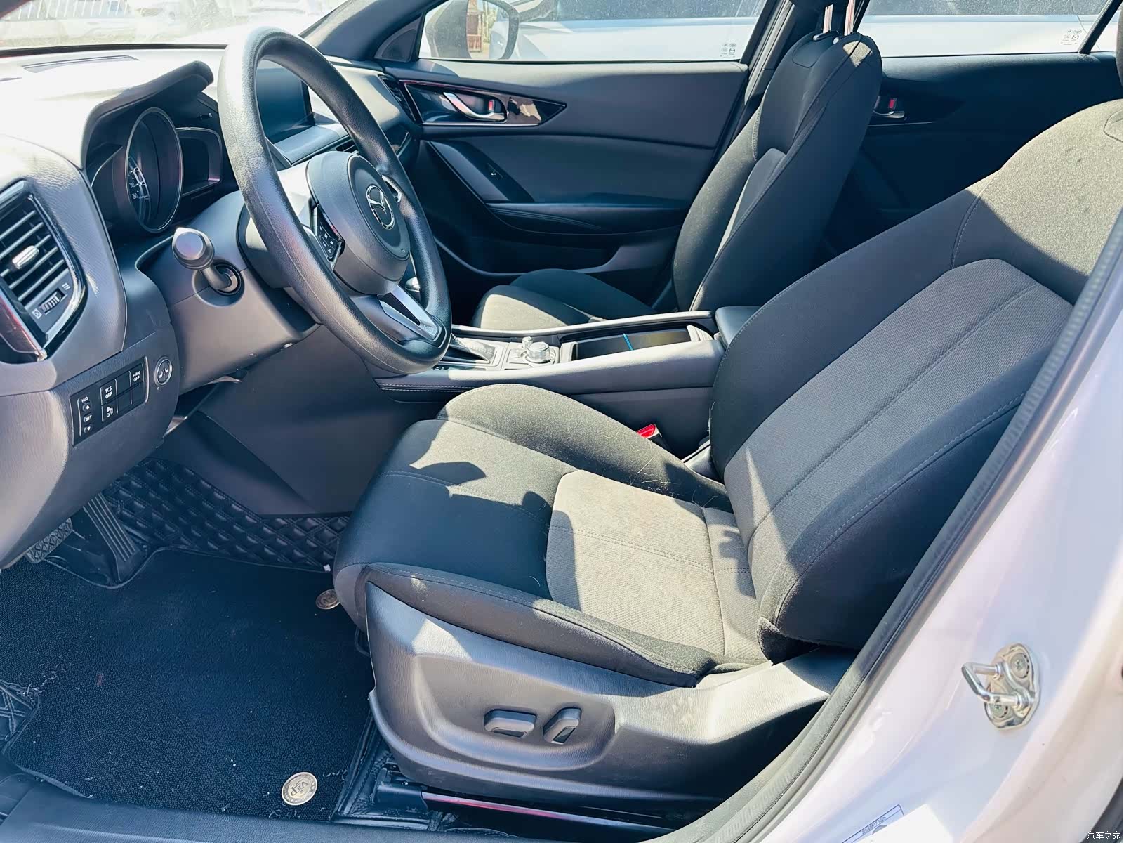 Mazda CX-4, 2023 7