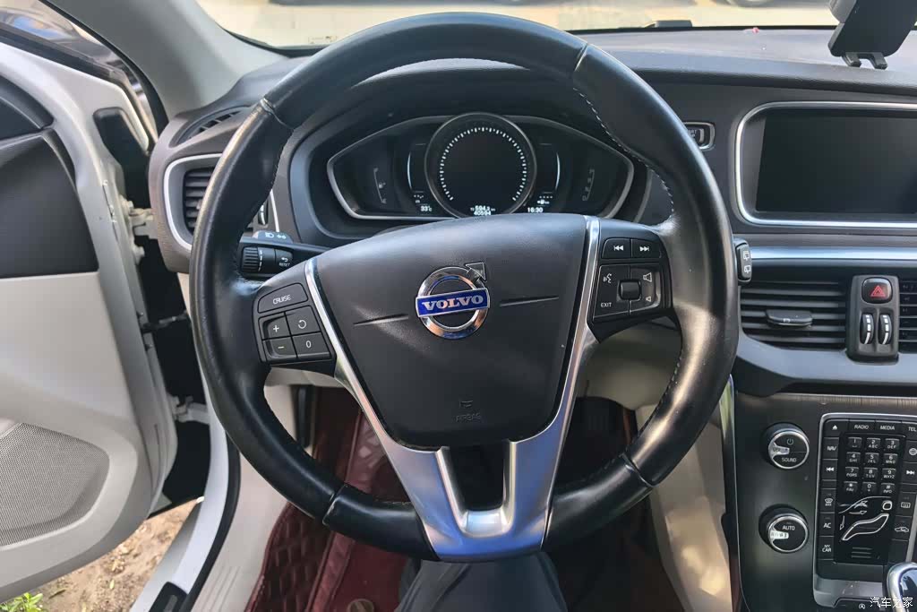 Volvo V40, 2015 15