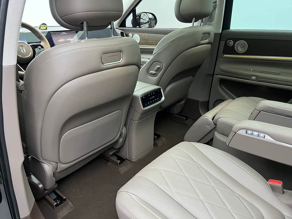 AITO Ask the world M9