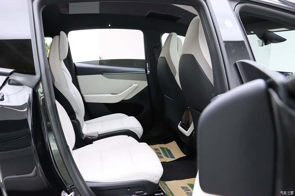 Tesla Model Y, 2026 14