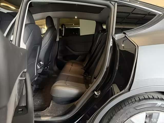 Tesla Model Y, 2021 6