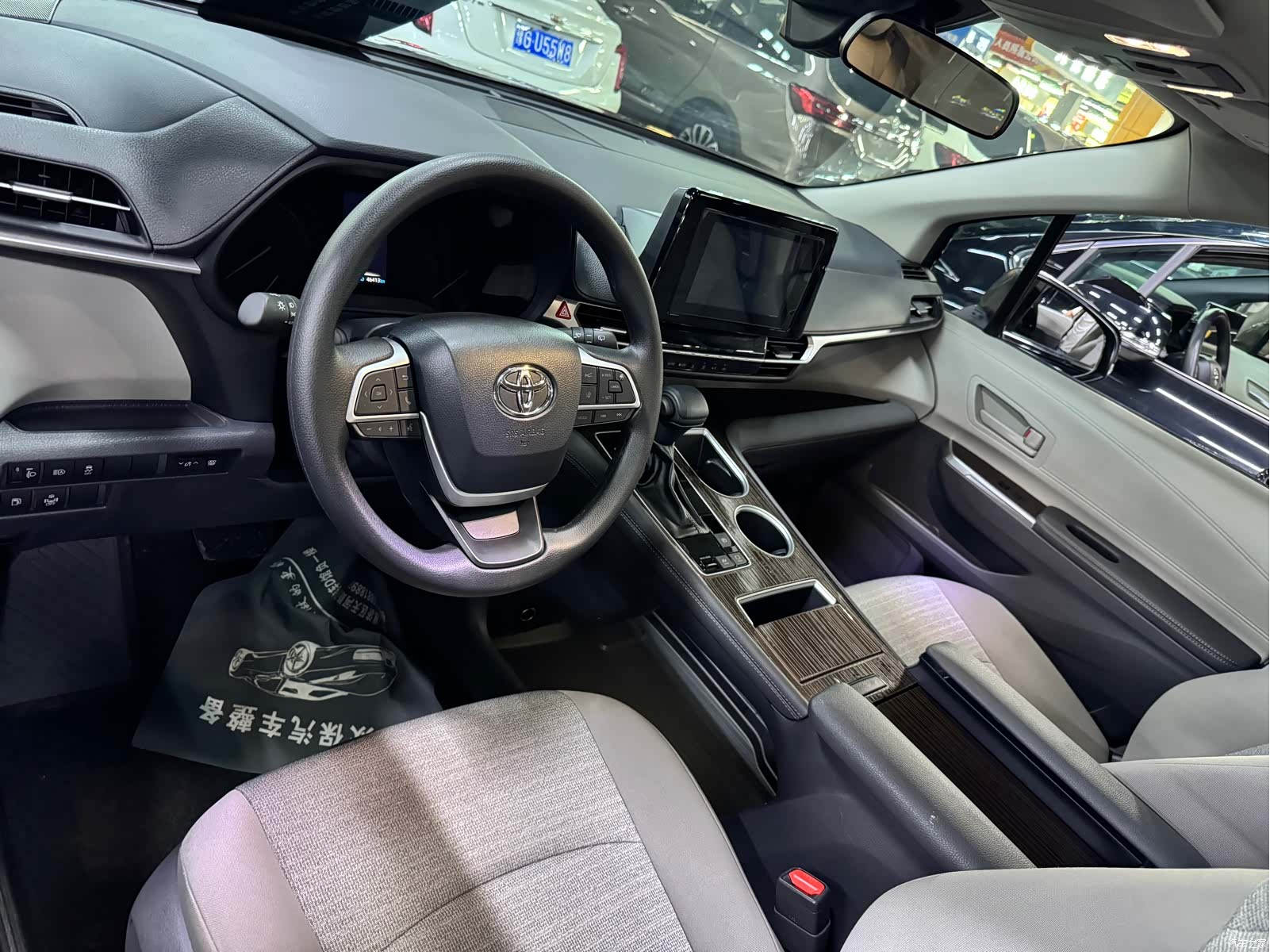 Toyota Sienna, 2023 13