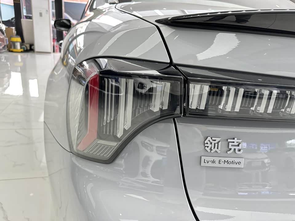 Lynk & Co 03