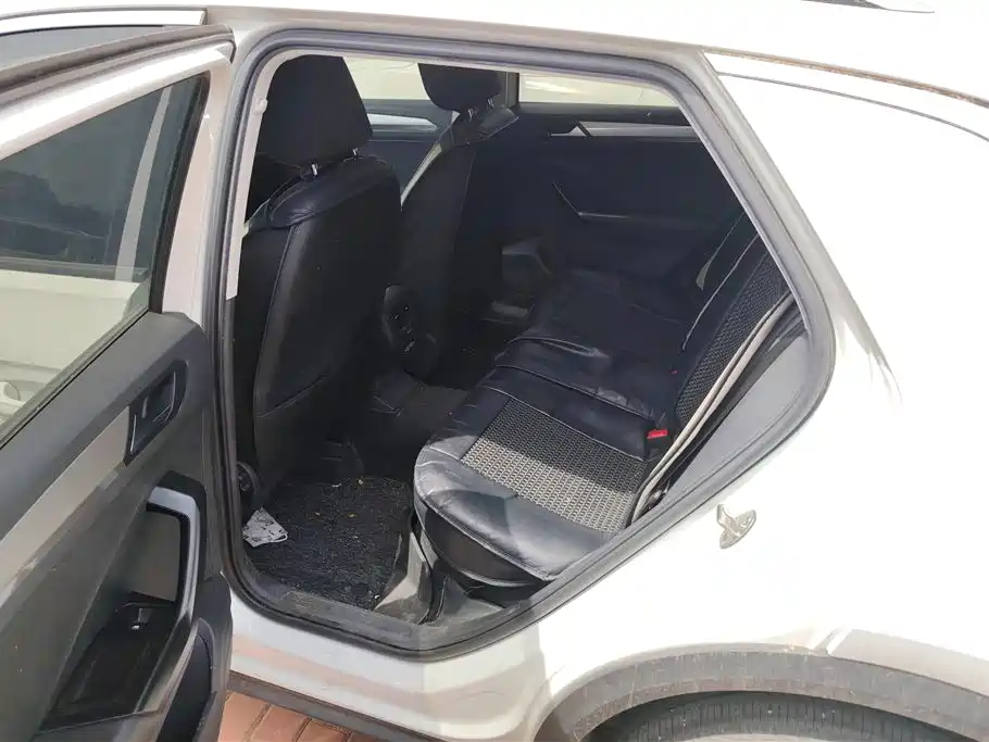 Volkswagen T-ROC exploring Songs