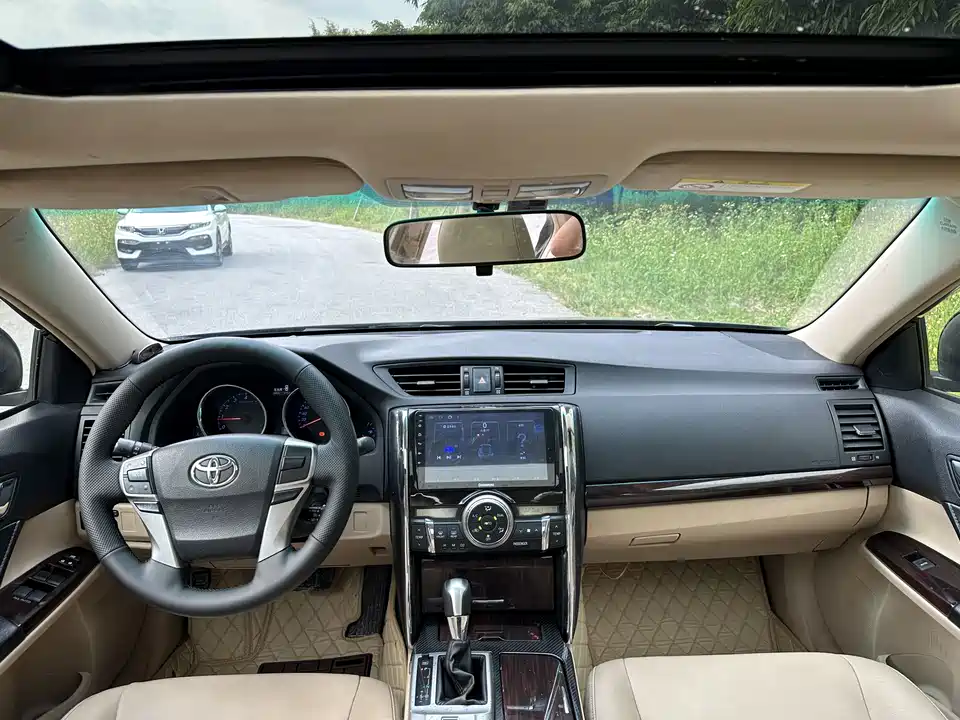 Toyota Reiz