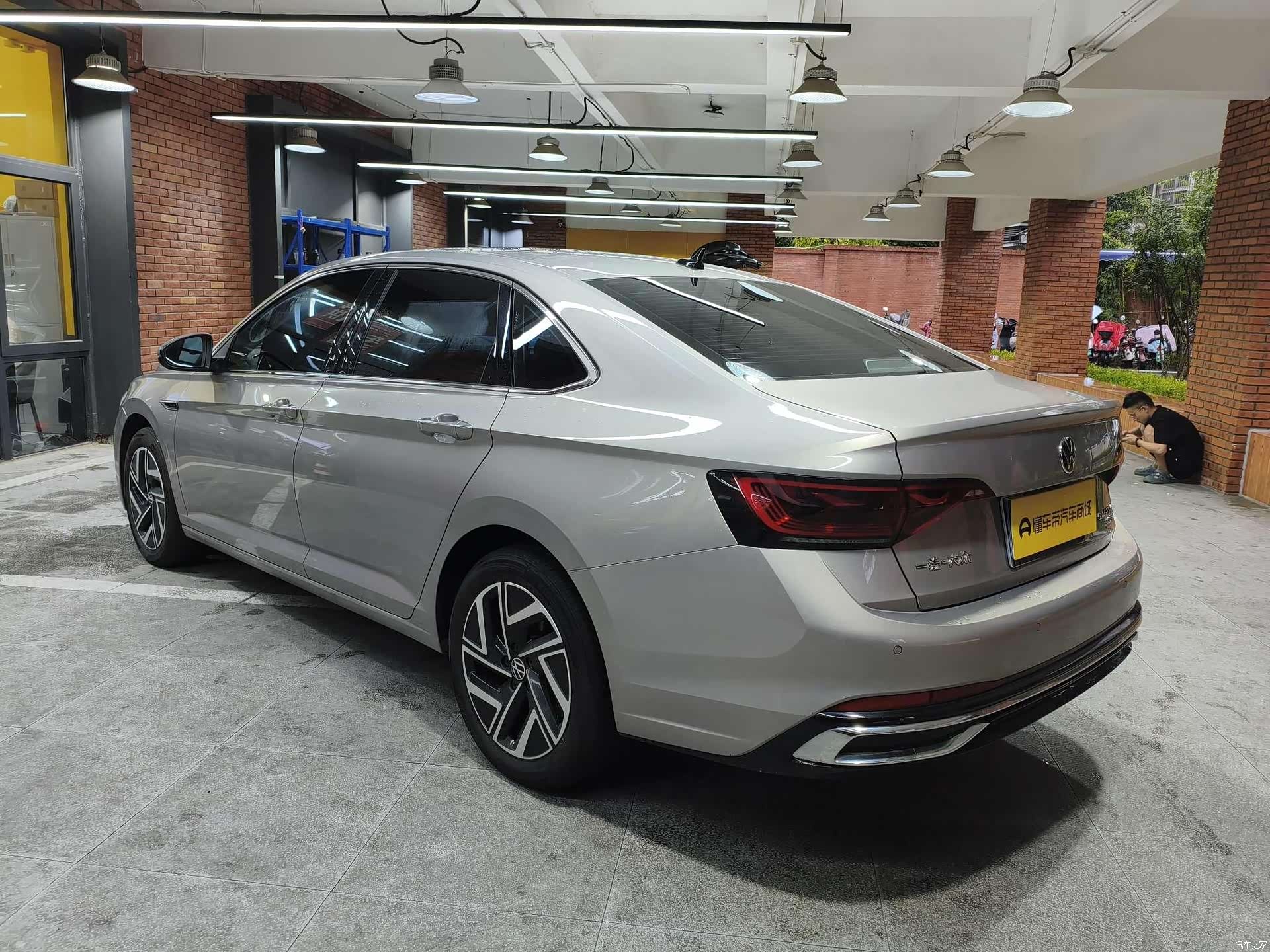 Volkswagen Sagitar, 2023 3