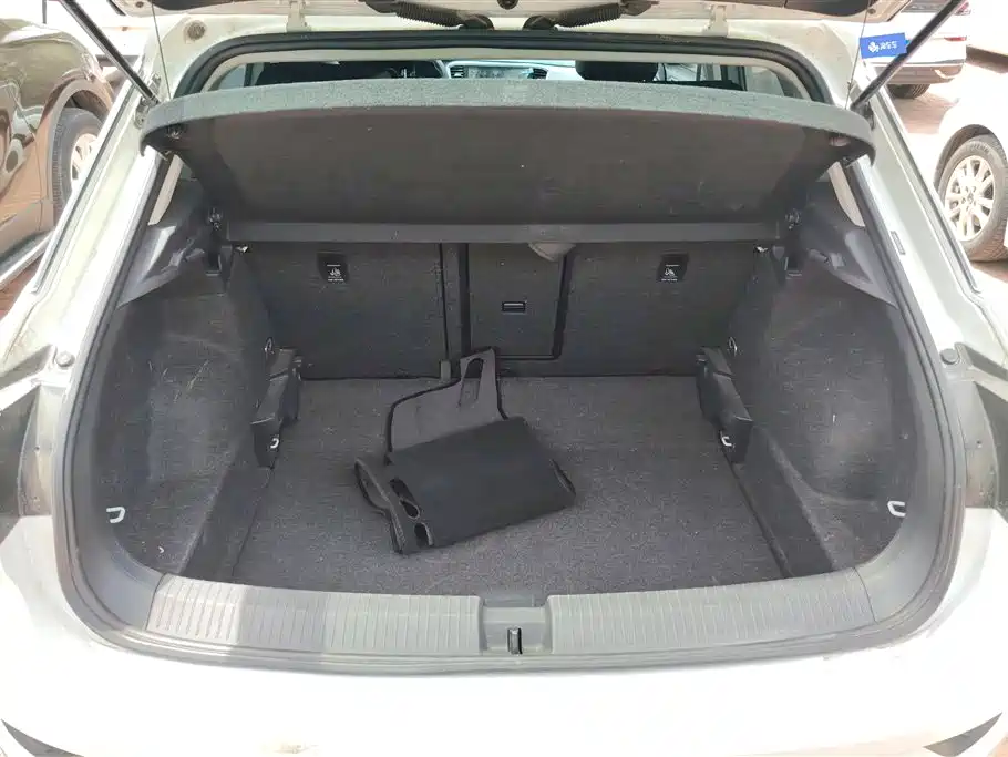 Volkswagen T-ROC exploring Songs