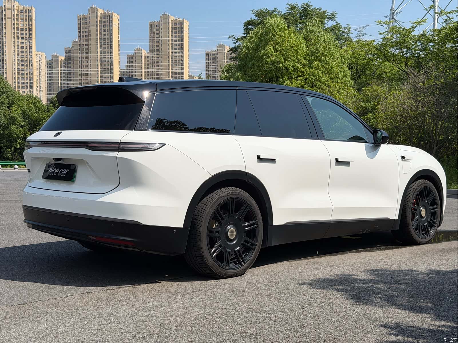 NIO ES8, 2023 7