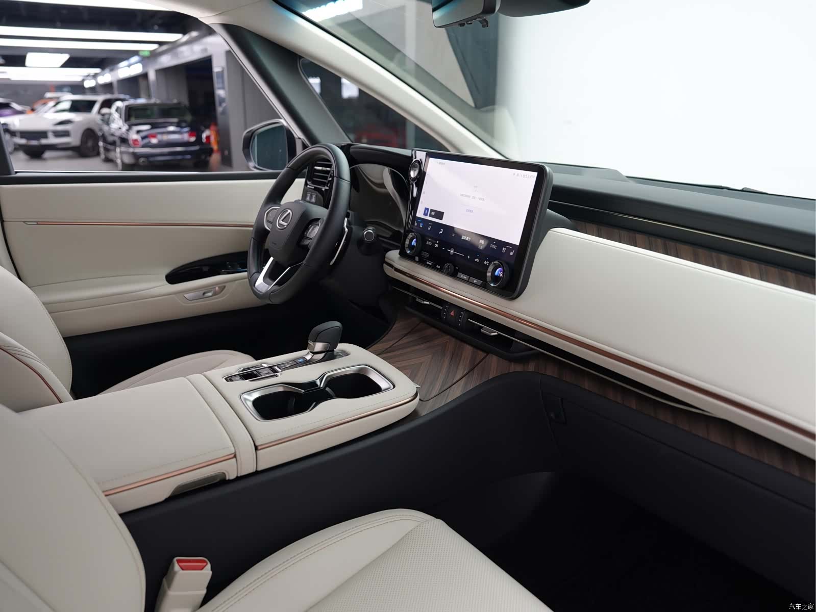 Lexus LM, 2026 23
