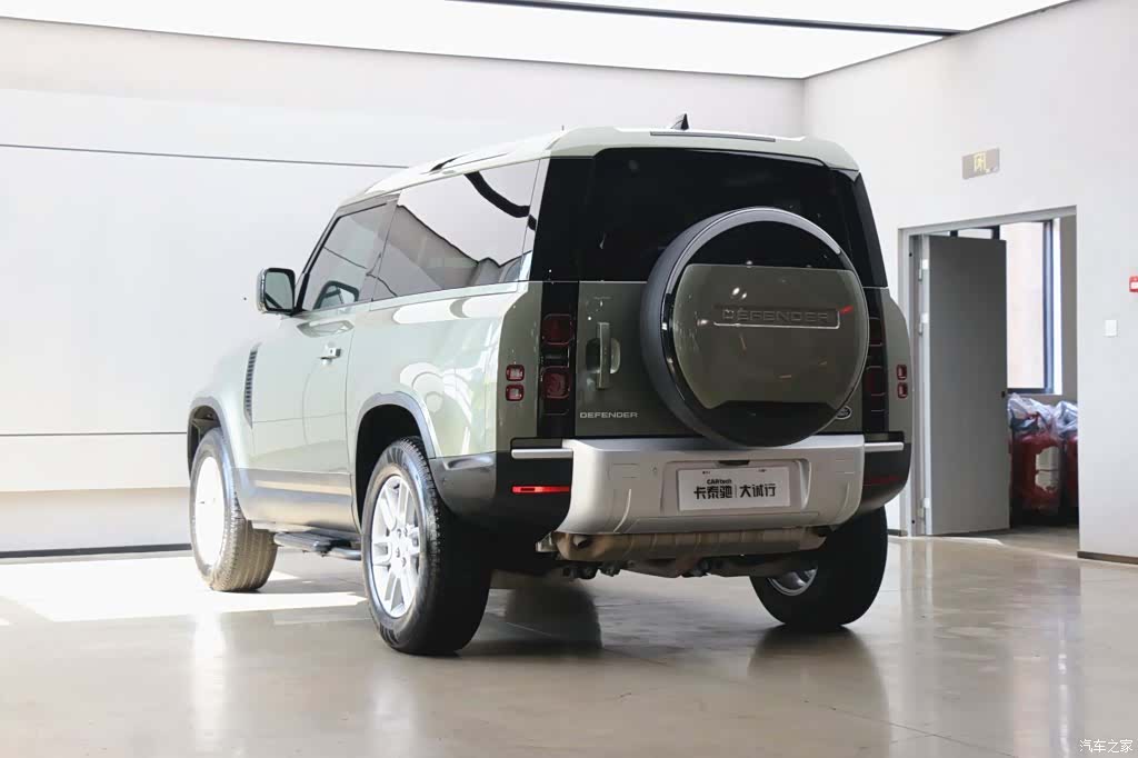 Land Rover Defender, 2024 34