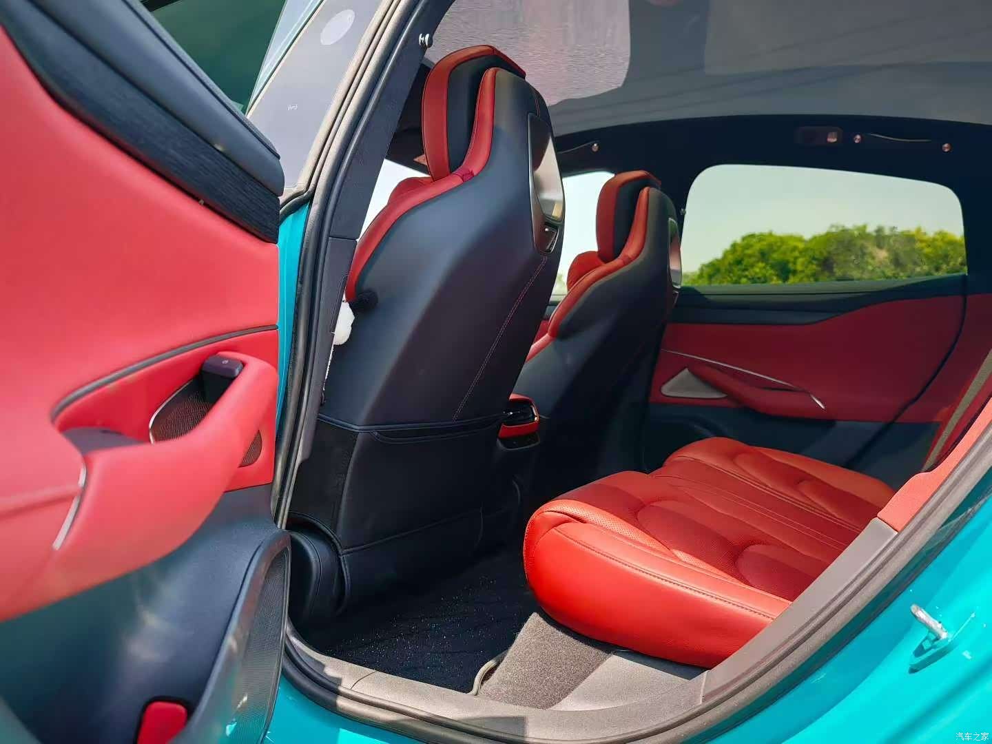 Xiaomi SU7, 2025 6
