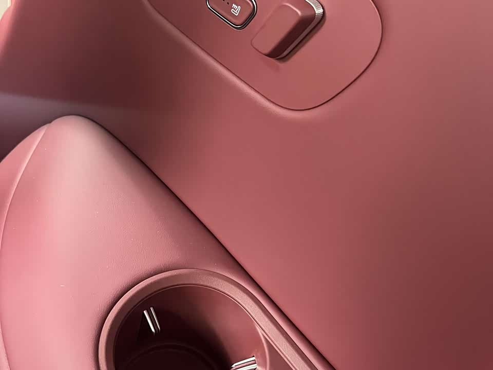 AITO Ask the world M8