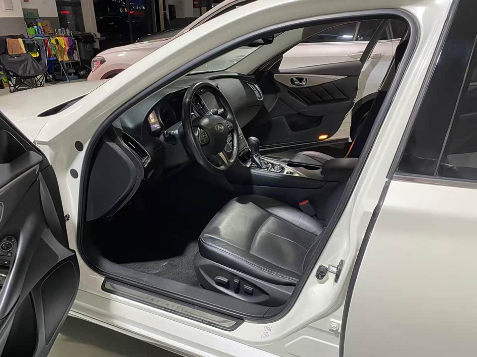 Infiniti Q50L
