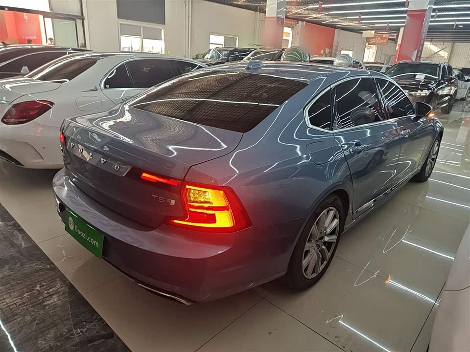 Volvo S90