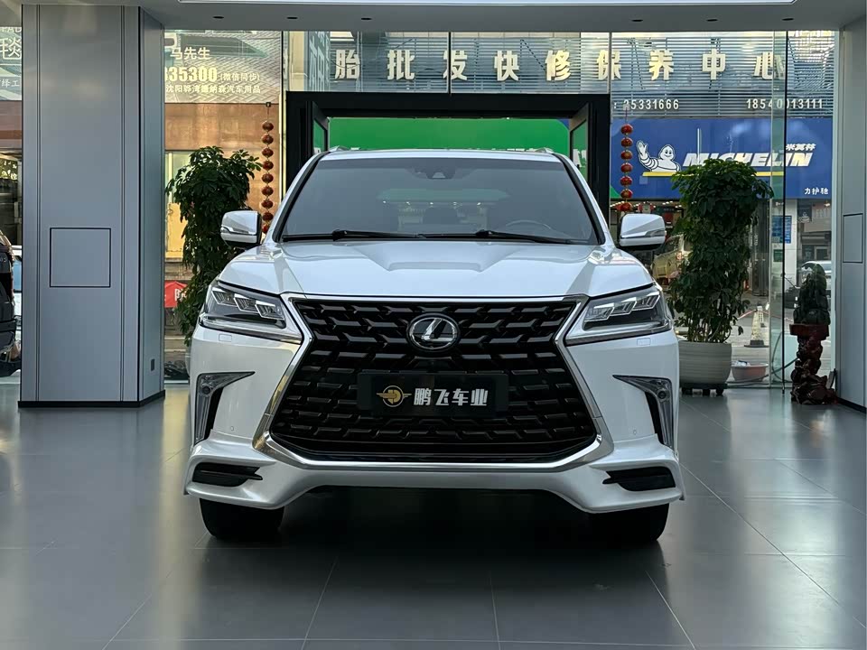 Lexus LX